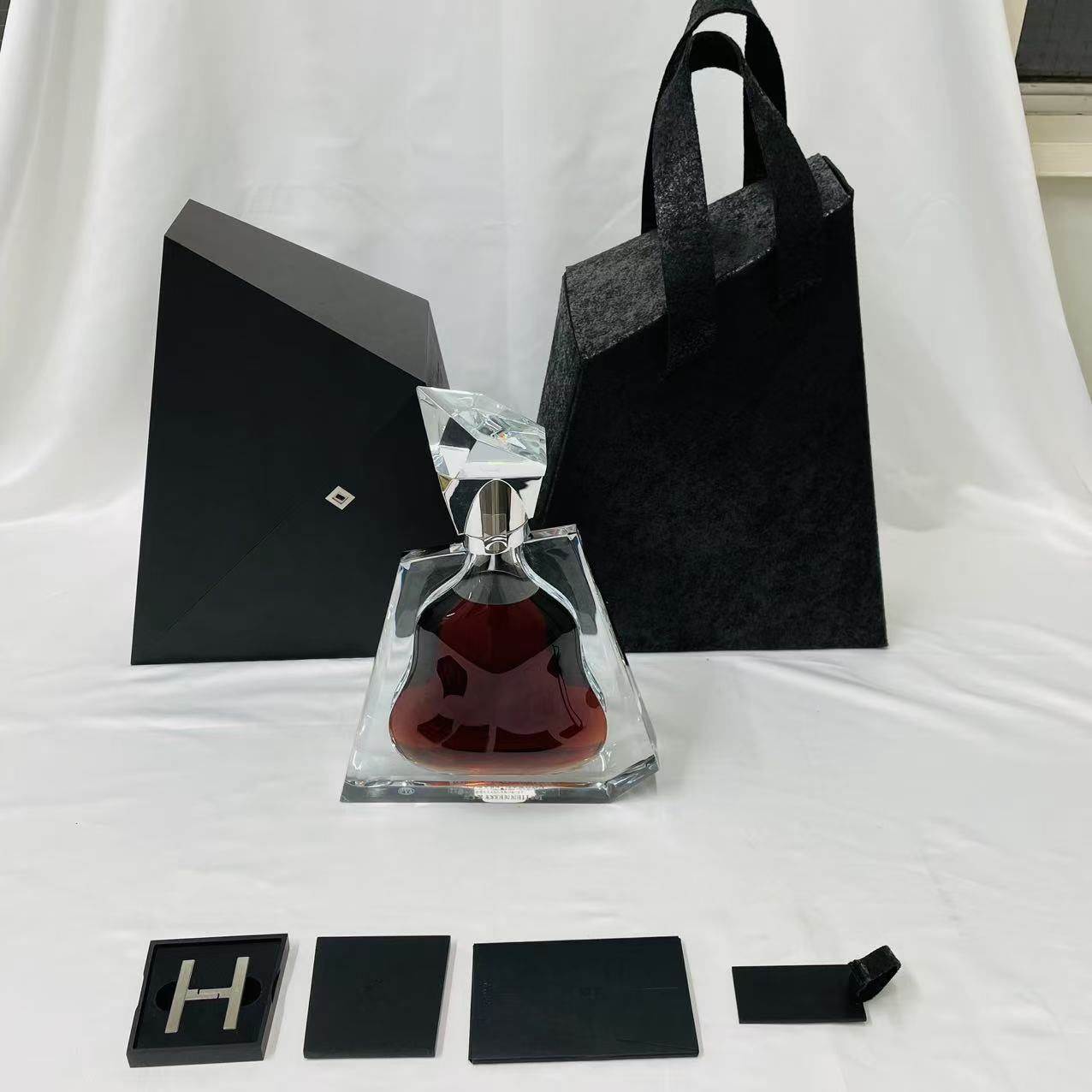 【古酒】ヘネシー リシャール ダニエル リベスキンド 700ml 40% 箱 ケース 冊子付き コニャック HENNESSY RICHARD