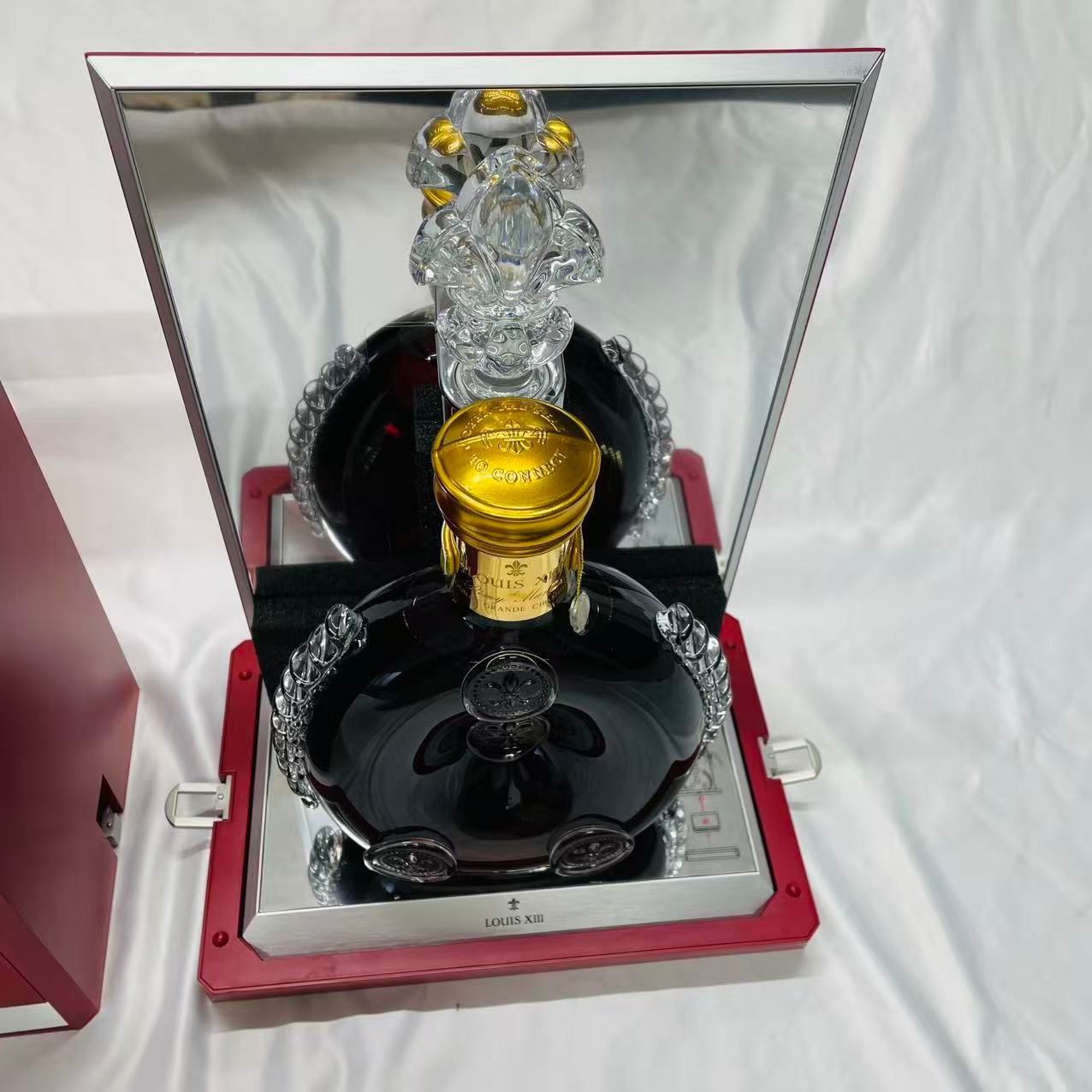 レミーマルタン ルイ13世 ザ・クラシック 700ml 40度 コニャック 箱/替え栓/冊子/バカラボトル シリアル一致