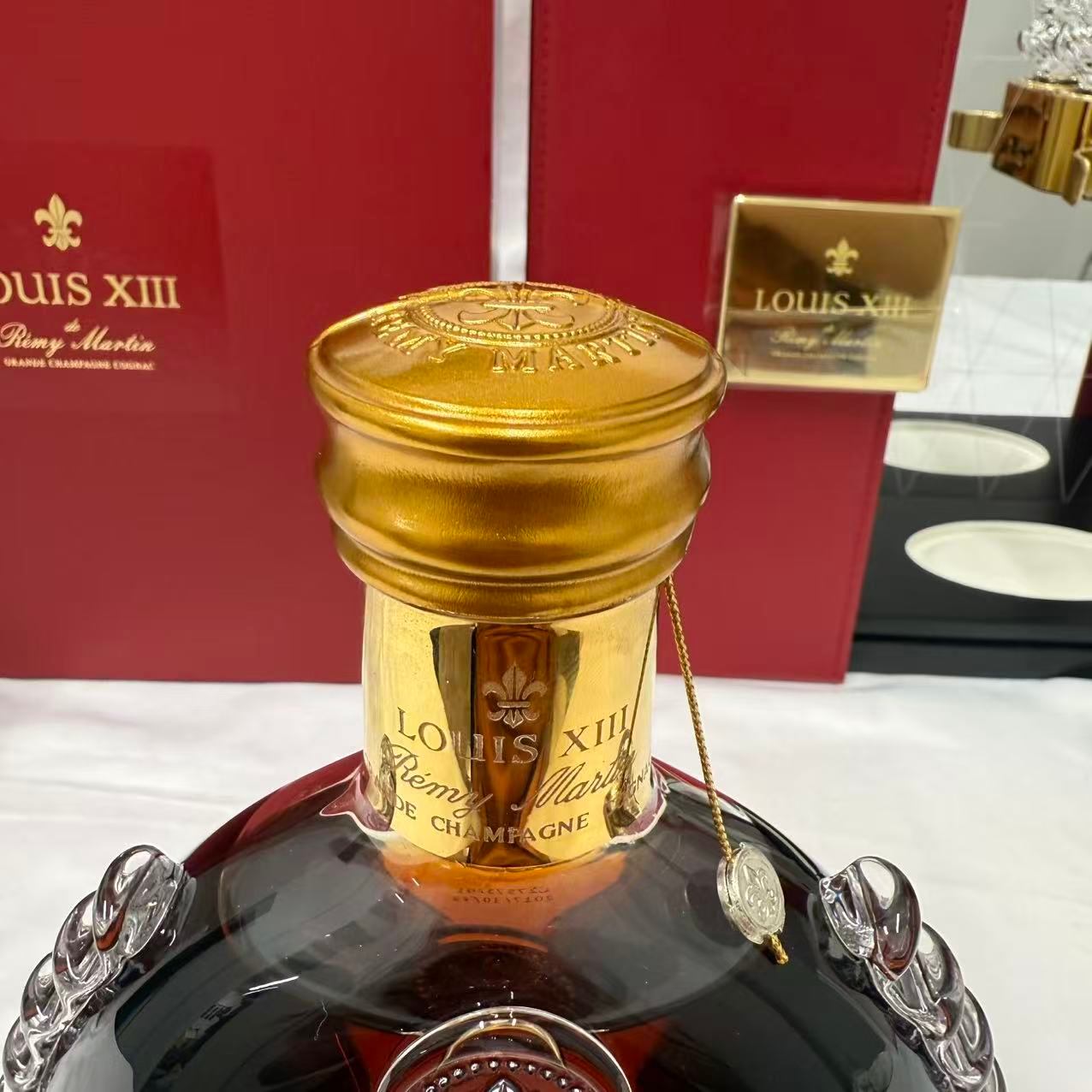 【古酒】【 並行】レミーマルタン ルイ13世 観音開き 700ml REMY MARTIN LOUIS XIII 箱/替え栓/冊子/バカラボトル シリアル一致